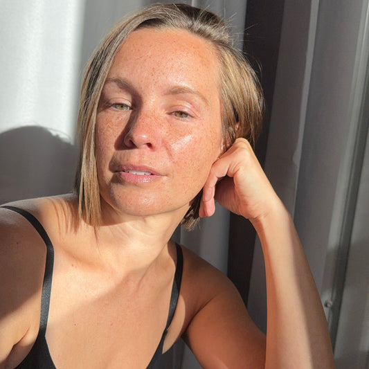 Woman with glowing skin after using Frena Self Care
